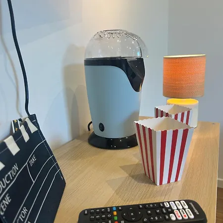 Le Studio Cinema Avec Clim Et Parking Gratuit Apartment
